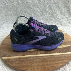BROOKS 'Ghost 14' Womens Electric Cheetah Size 7 B Black/Purple Running Shoes